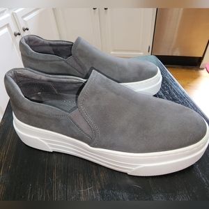 J Slides platform slip-ons